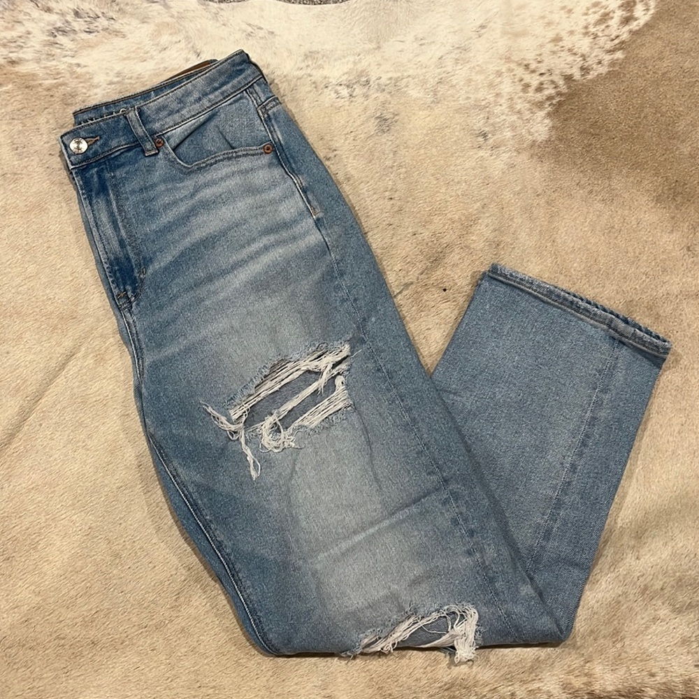 American Eagle Mom Straight Jeans